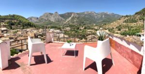 Bunyola: Renovated charming townhouse in the center of the village with amazing views