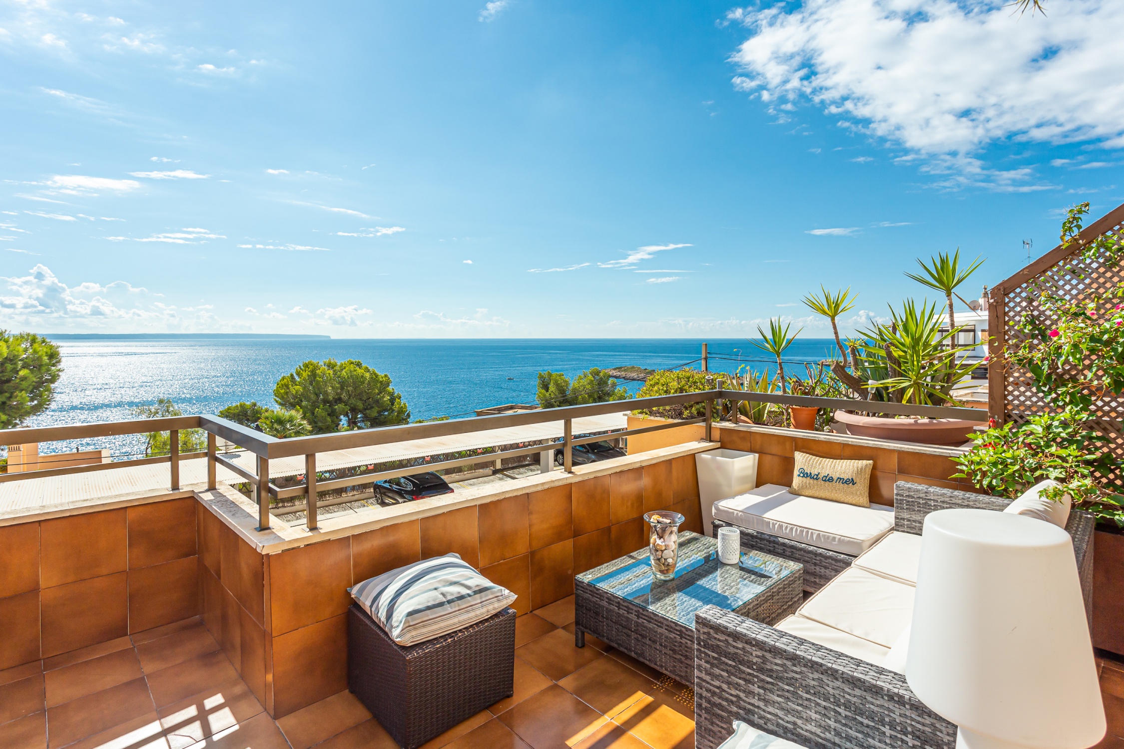 Illetes: 2 beds 1 bath sea views, large terrace, parking, pool