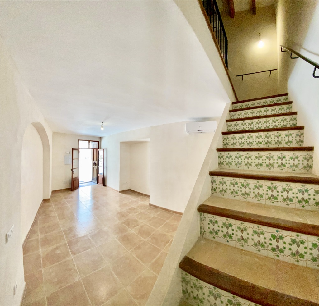 Valldemossa: Renovated townhouse for sale